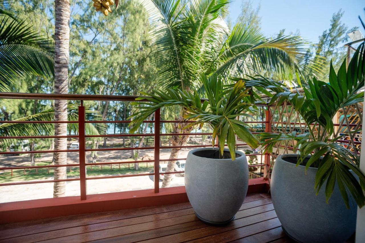 Blue Coral Beachfront Penthouse Flic-en-Flacq Εξωτερικό φωτογραφία