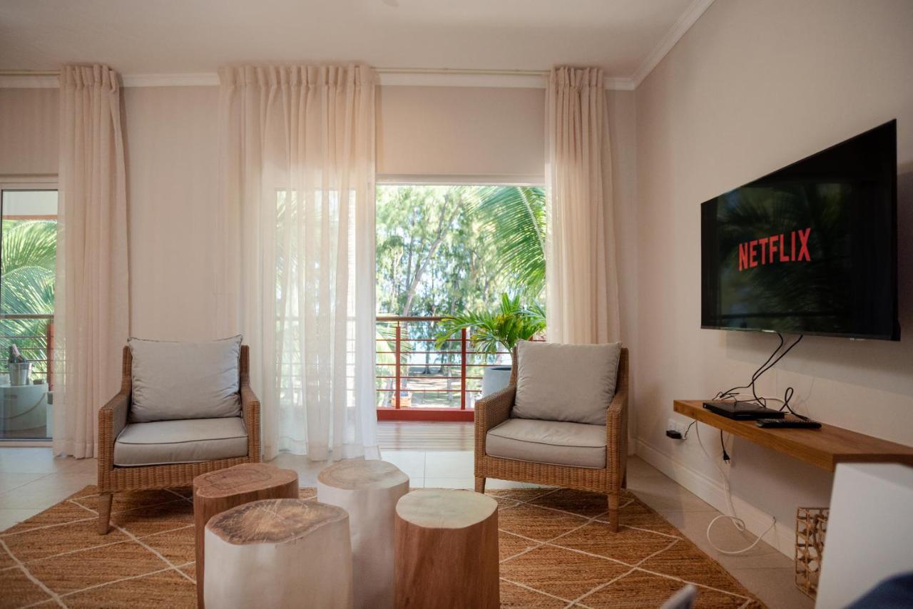 Blue Coral Beachfront Penthouse Flic-en-Flacq Εξωτερικό φωτογραφία